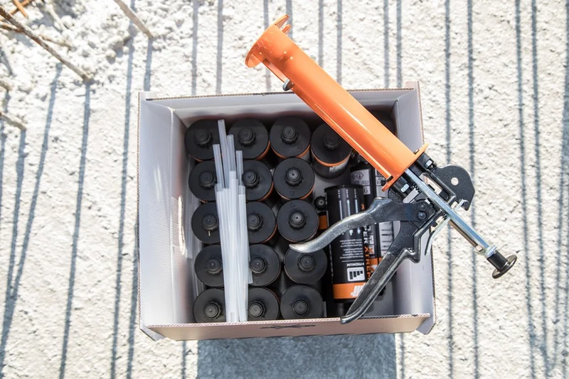 SPIT PACK VIPER 450 TUBES 410ML + 18V INJECTEERPISTOOL + ACCU EN LADER